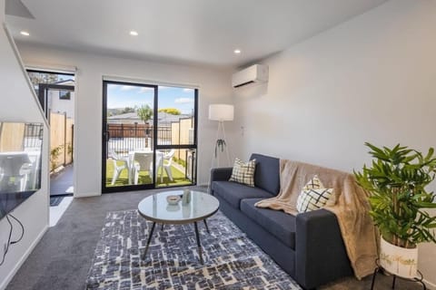 Ariki Artistry - 2BR Lower Hutt Sanctuary House in Lower Hutt