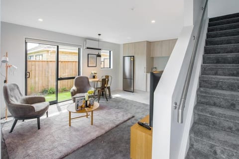 Your Home for Night or a Month House in Lower Hutt