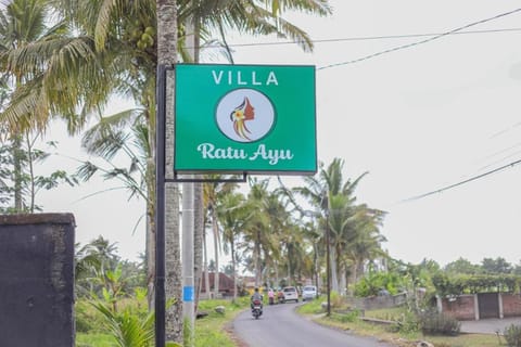 Ratu Ayu Villa Ubud 8 Bedroom Villa in Tampaksiring