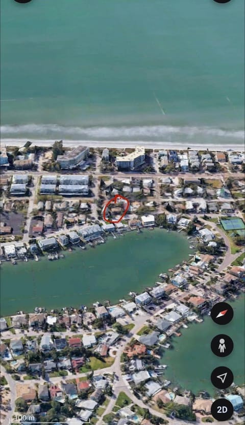 Hear The Waves - 5-Min to Beach Apartment in Indian Rocks Beach