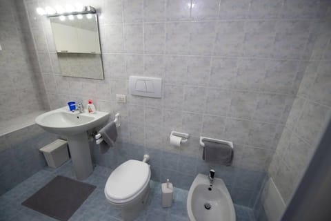 Stanza con bagno privato Vacation rental in Padua