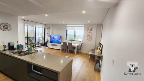 KozyGuru Ryde 2Bed Skyline and Harbour Bridge View Apartment in Sydney