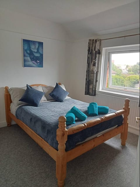 Bed, View (from property/room), View (from property/room), Photo of the whole room, Decorative detail, Bedroom, towels