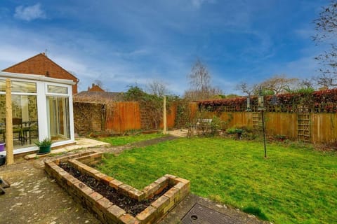 Wootton 2-Bedroom Bungalow House in Northampton