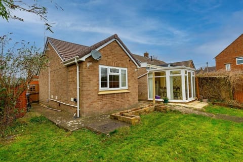 Wootton 2-Bedroom Bungalow House in Northampton