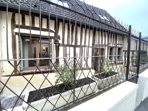 Charmante maison à pans de bois, Vernon centre House in Vernon