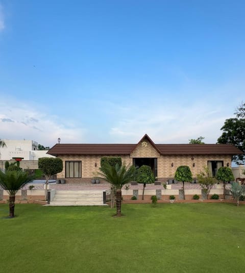 Property building, Day, Garden, Garden view