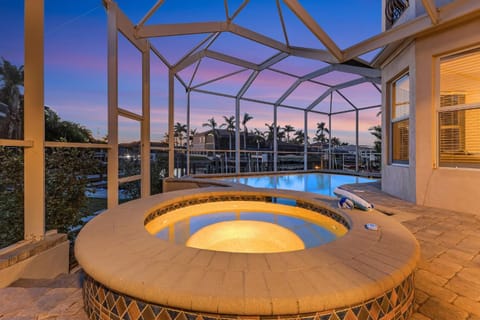 Stunning Luxury! Gulf Access, Pool Table - Villa Harbour Haven - Roelens House in Cape Coral