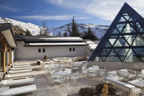 Facade/entrance, Solarium, Balcony/Terrace