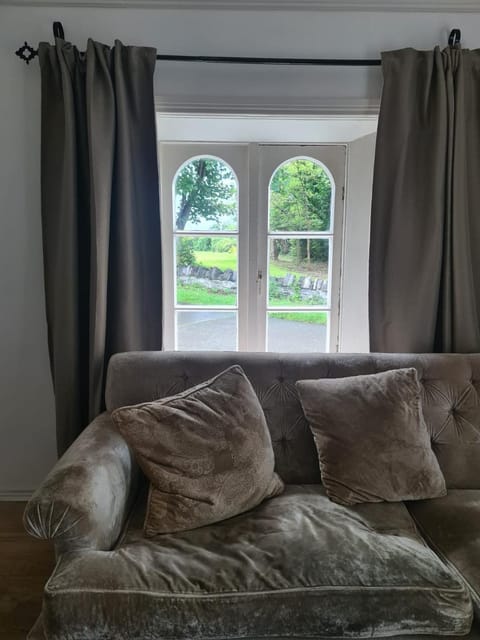 Magical Gate Lodge on Dublin Coast Apartment in Dublin