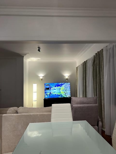 Communal lounge/ TV room, TV and multimedia, Living room, Seating area, Evening entertainment