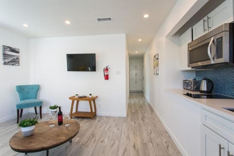 Sunny 1 Bedroom in the Heart of Venice Beach - #4 Apartment in Venice Beach