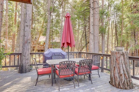 Strawberry Creek Gem with Deck, Walk to Town! Maison in Idyllwild-Pine Cove