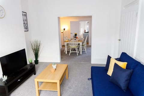 5Bed 2Bath Spacious & Modern Home Apartment in Sunderland