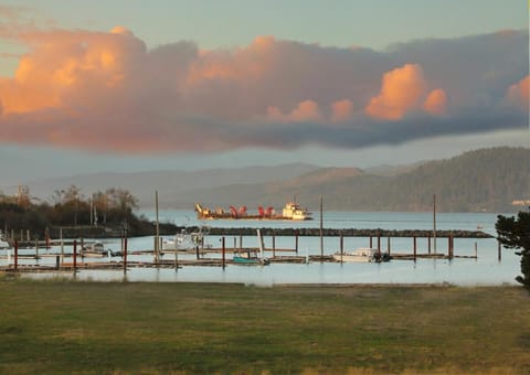 Nearby landmark, Evening entertainment, Mountain view, River view, Entertainment, Sunset