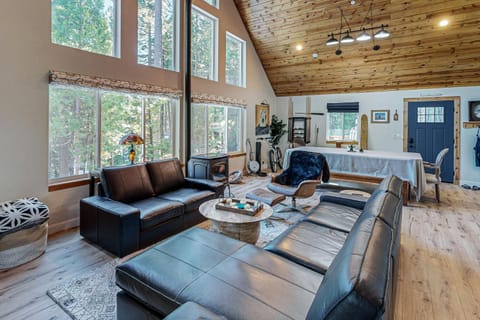 Whispering Pines Retreat Casa in Dorrington