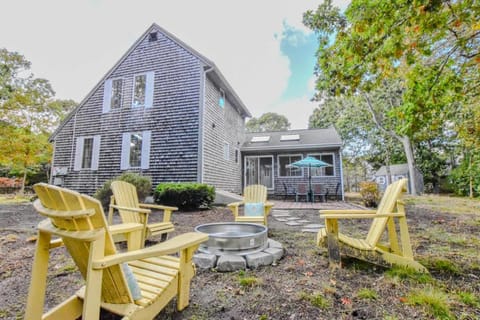 Walk to Beach Spacious Home and Private Backyard House in North Eastham