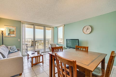 Beachfront Condo with Bay View in Fort Myers Beach! Apartment in Estero Island