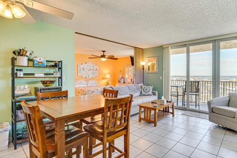 Beachfront Condo with Bay View in Fort Myers Beach! Apartment in Estero Island