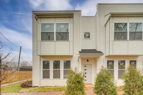 Townhome Less Than 5 Mi to Naperville and Morton Arboretum House in Lisle