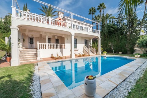 Property building, Day, Swimming pool