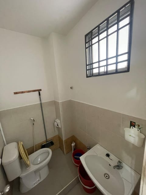 S75 Corner Spacious near Austin Helixuan Yijia Long Sing Restaurant House in Johor Bahru