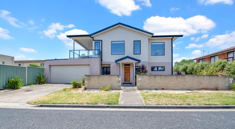 Property building, Day, Street view