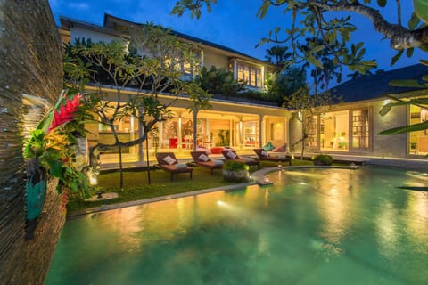 Area and facilities, Swimming pool, Swimming pool