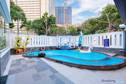 Day, Natural landscape, Pool view, Swimming pool, sunbed