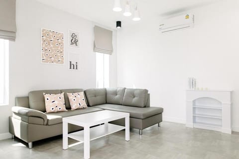 Living room, Seating area, air conditioner