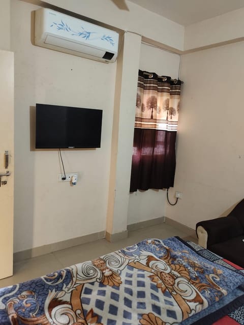 Bed, TV and multimedia, Bedroom, air conditioner