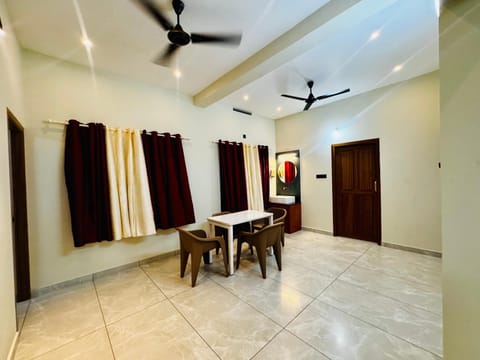 AL-Kabeer Private Suites Kowdiar Apartment in Thiruvananthapuram