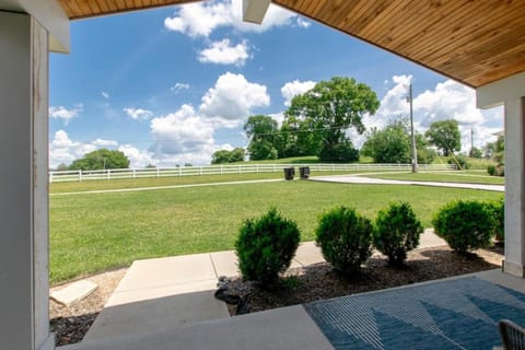 Ultra Relaxing and Fun Historic Franklin Bungalow House in Brentwood