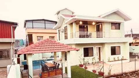 Green Meadowns- Luxurious 3BHK Private Villa with Swimming Pool Villa in Lonavla