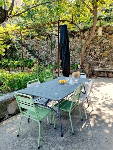 Patio, Day, Garden, Garden, Balcony/Terrace, Dining area, Garden view