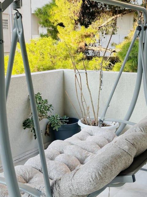 View (from property/room), Balcony/Terrace, Garden view