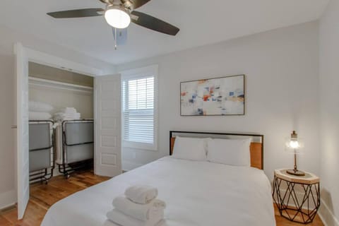 East Nash Luxury Four Bedrooms Huge Rooftop Patio House in East Nashville