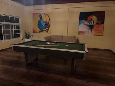 Billiard, Game Room