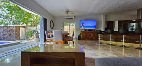 Communal lounge/ TV room