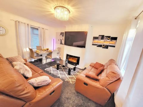 3 bedroom deals in Nottingham Apartment in Nottingham