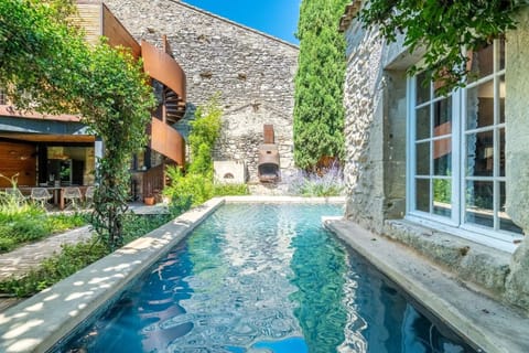 L Atypique Maison FERAUD House in Saint-Remy-de-Provence
