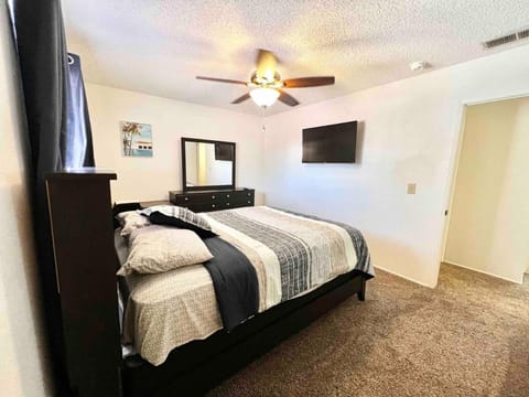 Two Bed One Bath Downtown El Centro - The Village Apartment in El Centro