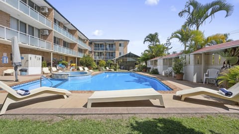 Property building, Other, Pool view, Swimming pool, sunbed, acessibility