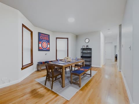 Cubs Clubhouse Retreat Apartment in Wrigleyville