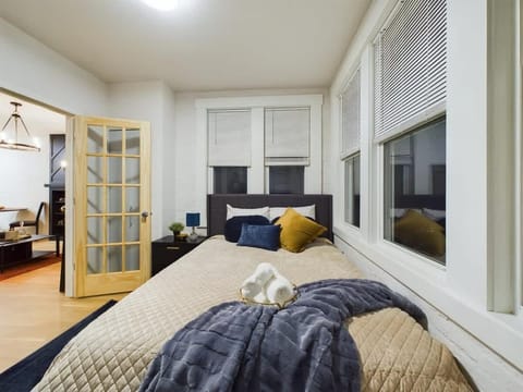 The Velvet Jazz Haus Apartment in Chicago