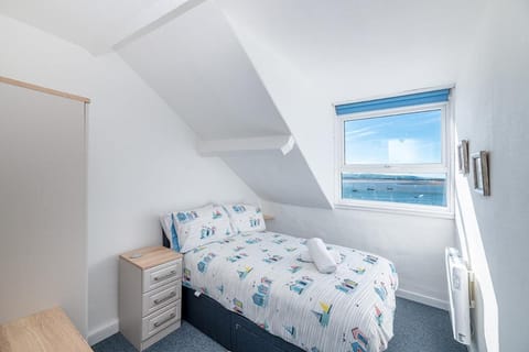 Bed, Bedroom, Sea view