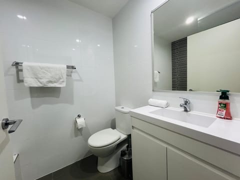 KozyGuru Homebush West 3Bed 2Bath Apt and Parking Apartment in Lidcombe