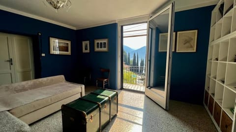 House within walking distance of the lake Apartment in Menaggio