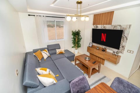 Communal lounge/ TV room, TV and multimedia, Living room, Seating area, Dining area