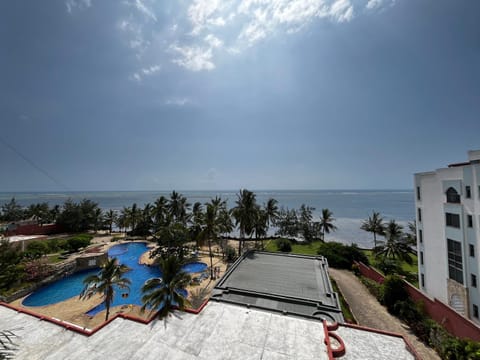 Day, Natural landscape, Pool view, Sea view, Swimming pool, sunbed